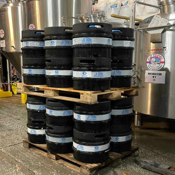 Unité de lavage de fûts et parc de 310 fûts de bière